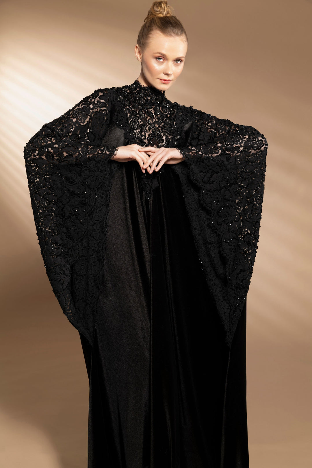 El İşlemesi Dantel Detaylı Siyah Abaya Elbise