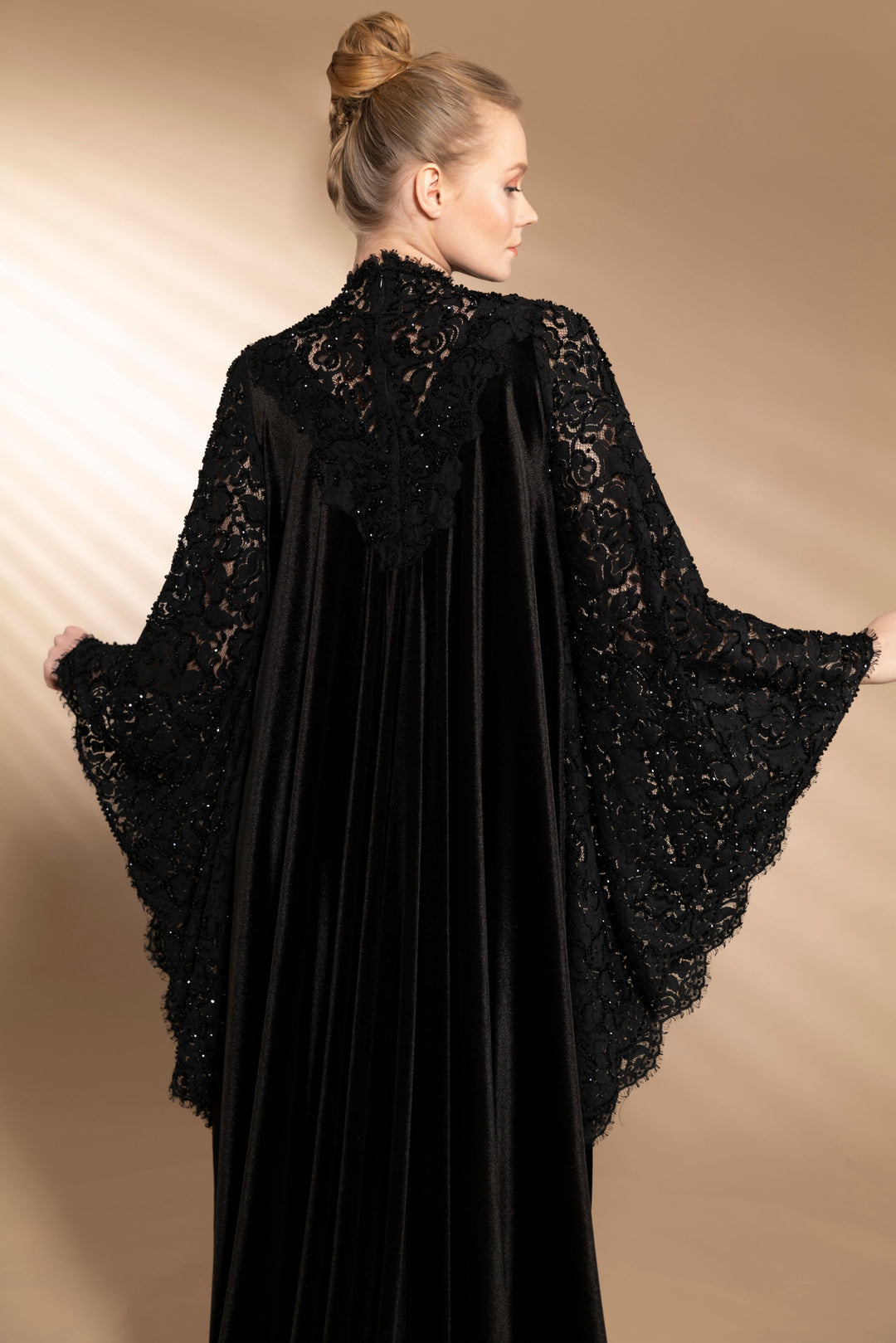 El İşlemesi Dantel Detaylı Siyah Abaya Elbise